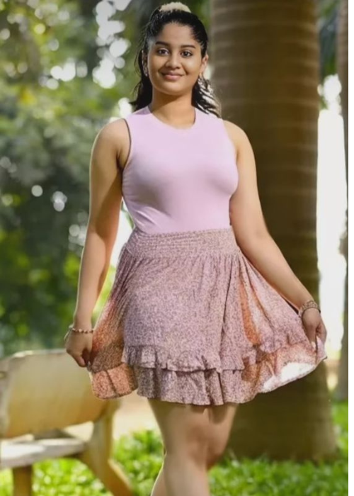 Call Girls In Jogeshwari Preeti Chavda in short sexy dress