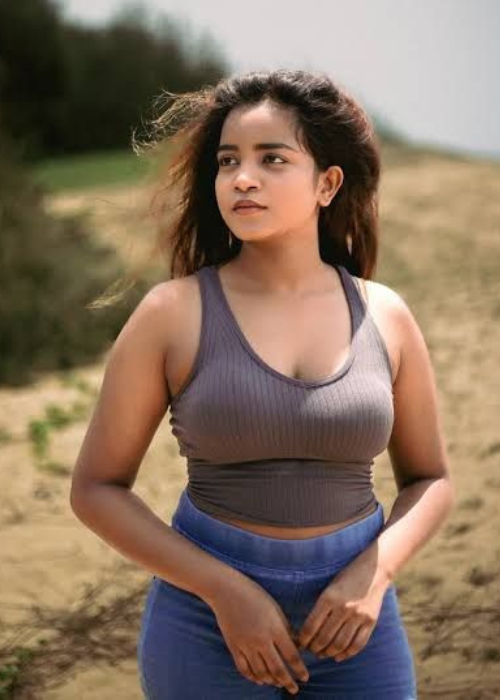 Rihana Pathan in blue jeans and brown top